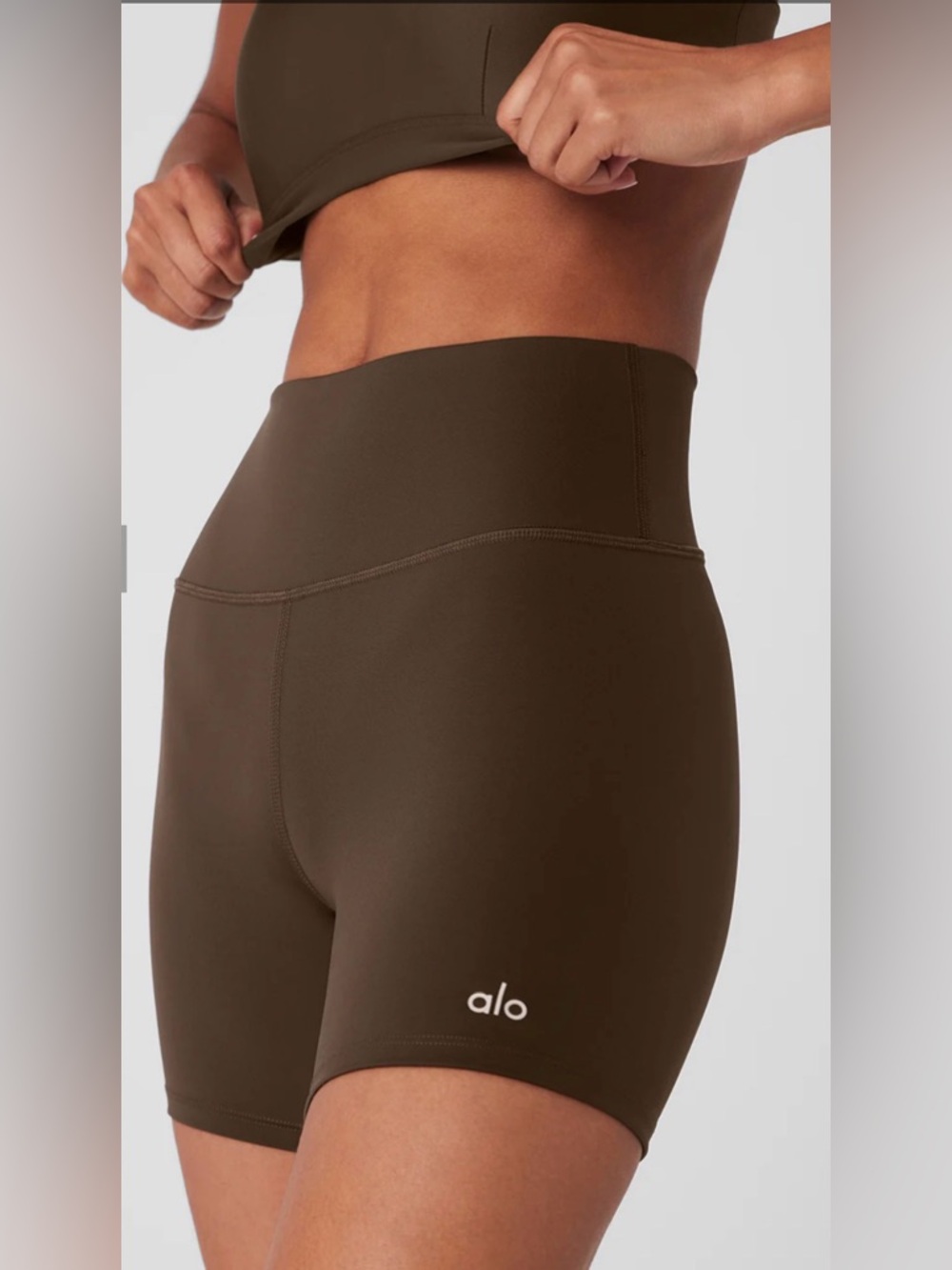 ALO Airlift Energy Shorts in Espresso - NWT 🤎✨
